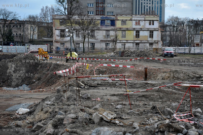 Gdansk. Przygfotowania do budowy betonowych wiezowcow...