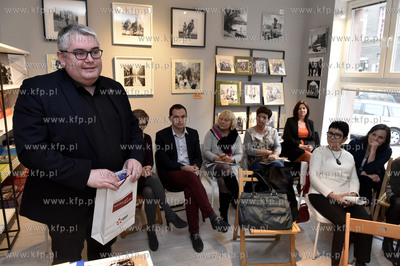 Galerii Sztuk Różnych Kosycarz M. Beneda. Promocja...