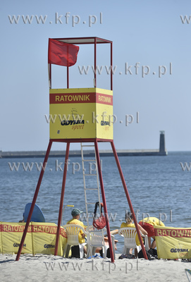 Plaża Gdynia - Środmieście. Wieża ratowników z...