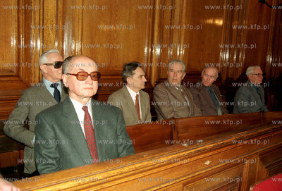 Proces Grudnia 70 w Gdansku. Na lawie oskarzonych gen....