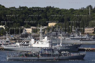 Gdynia. Port Marynarki Wojennej.
17.06.2010
fot....