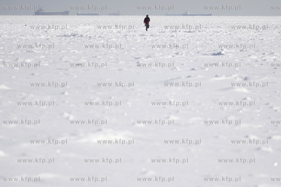Sopot. Zamarznieta Zatoka Gdanska.
23.02.2011
fot....