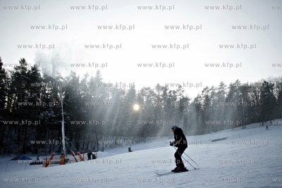 Sopot. Zima na Łysej Górze. Nz nasniezanie stoku.
27.01.2012
fot....