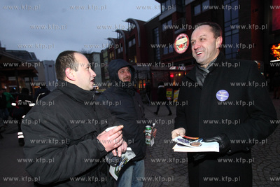 Przed kinem Krewetka w Gdansku Mieczyslaw Struk i Pawel...