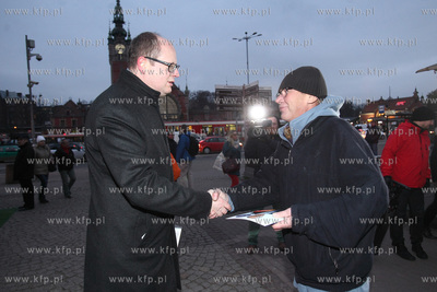 Przed kinem Krewetka w Gdansku Mieczyslaw Struk i Pawel...