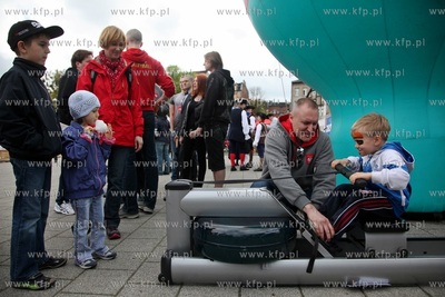 Gdańsk. Festyn z Pompą na Żabim Kruku, podczas którego...