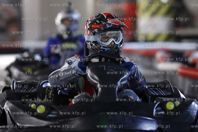 Fun Arena. Wyścig gwiazd. Na torze gokartów elektrycznych...