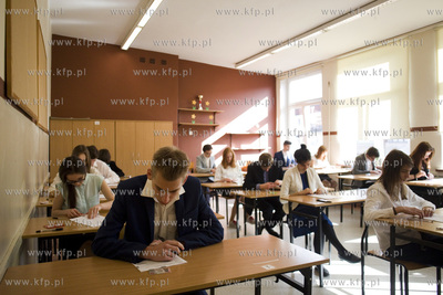 Gdańsk. Gimnazjum nr 25. Pierwszy dzień egzaminów...