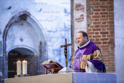 Niedzielna msza św. w Centrum św. Jana odbyła się...