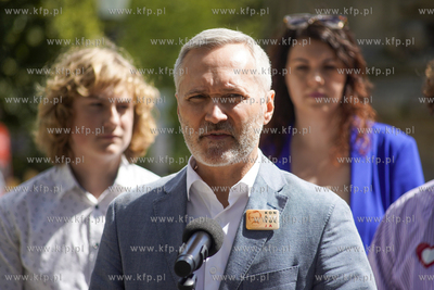 Targ Drzewny w Gdąńsku. Konferencja prasowa posła...