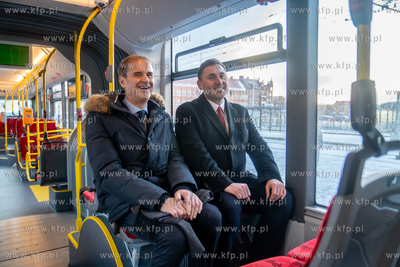 Konferencja poświęcona zmianie operatorów na 18...
