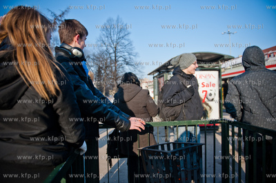 Gdansk. Brama Wyzynna. Koksownik ustawiony na przystanku...