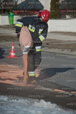 Gdansk. Ul. Piotrkowska. Zderzenie czolowe busa oraz...