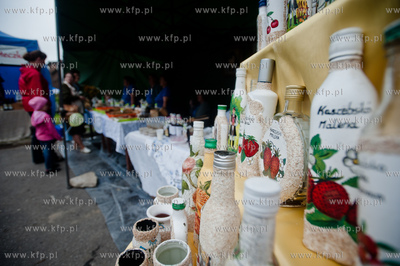 Gdansk. Plac przed siedziba Polskiego Zwiazku Wedkarskiego...