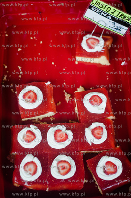 Gdansk. Plac przed siedziba Polskiego Zwiazku Wedkarskiego...