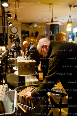 Gdynia. Klub Desdemona. Muzyczny Pchli Targ, ipreza...