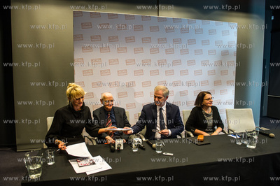 Muzeum Emigracji w Gdyni. Przekazanie osobistych pamiatek...