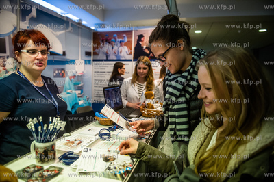 Uniwersytet Gdanski. Wydzial Prawa i Administracji....