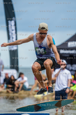 Gdańsk. Plaża Jelitkowo. Zawody Dakine Polish Skimboarding...