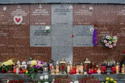 Gdańsk. Cmentarz Łostowicki. Dzień Wszystkich Świętych....