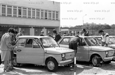 Samochody fiat 126p czyli popularne maluchy odbierane...