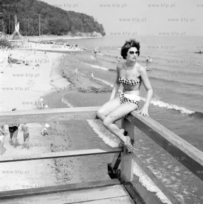 Kobieta na molo w Gdyni Orlowie. 1967
z0003976
Fot....