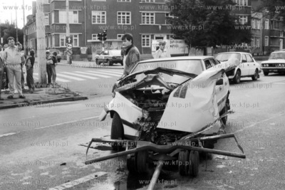 Wypadek samochodu marki Polonez na skrzyżowaniu al....
