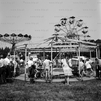 Wesole miasteczko na Placu Zebran Ludowych w Gdansku.
26.07.1966
0000884z_lipiec1966
Fot....