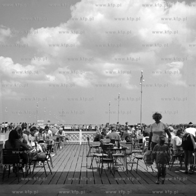 Letnia kawiarnia na sopockim molo. 07.1970 0002485z_lipiec1970...