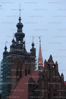 Kosciol sw. Katarzyny, Gdansk. Instalacja sygnaturki...