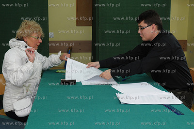 Gdynia. Wybory do Europarlamentu. Nz. Joanna Grajter...