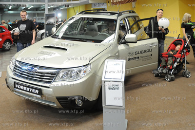 Trojmiejskie Targi Motoryzacyjne w hali wystawienniczej...