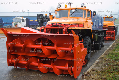 Gdansk, Rebiechowo. Nz. Sprzet zimowy oczekujacy na...