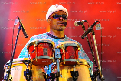 CudaWianki czyli Lato zaczyna sie w Gdyni. Nz. Zespol...