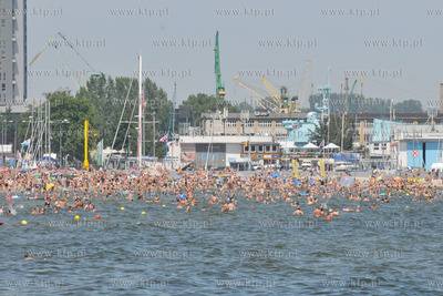 Tlumy turystow i plazowiczow na plazy w Gdyni Srodmiesciu
11.07.2010
Fot....