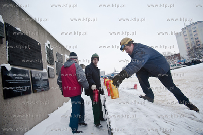Zlozenie zniczy i wiencow w Rocznice Grudnia 70 pod...