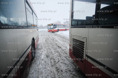 Autobusy ZKM na petli autobusowej przy ulicy Walowej,...