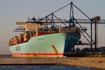 Gdansk. Eleonora Maersk, jeden z najwiekszych kontenerowcow...