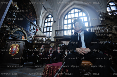 Uroczysta sesja Rady Miasta Gdanska. Wreczenie medali...