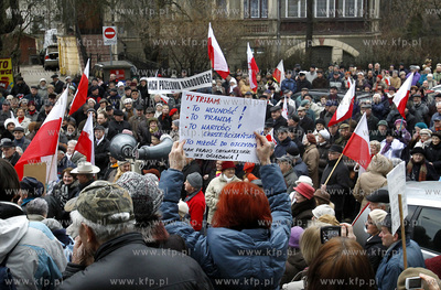 Szczecin. Protest i przemarsz ludzi, ktorzy nie zgadzaja...