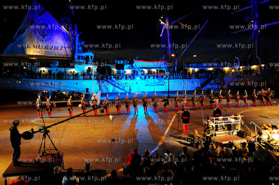Gdynia. Final Festiwalu Orkiestr Wojskowych. Wsrod...
