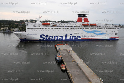 Wchodzacy do gdynskiego portu prom Stena Spirit kursyjacy...