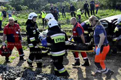 Kwidzyn. Cwiczenia sluzb ratowniczych. Wypadek kolejowy...