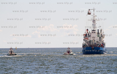 Gdynia ,akwen miedzy wejsciem poludniowym Portu Gdynia...