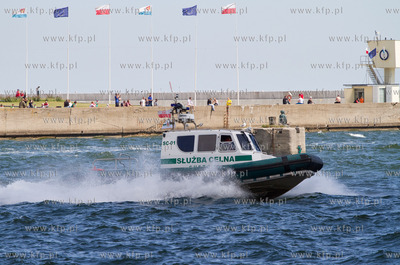 Gdynia ,akwen miedzy wejsciem poludniowym Portu Gdynia...