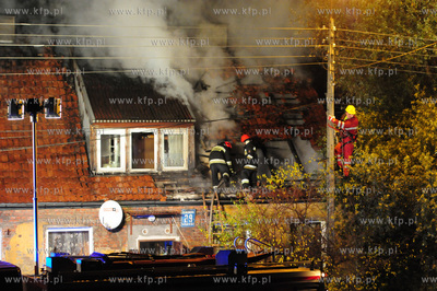 Pożar na Oruni Dolnej. Pożar wybuchł ok. 21.20 w...