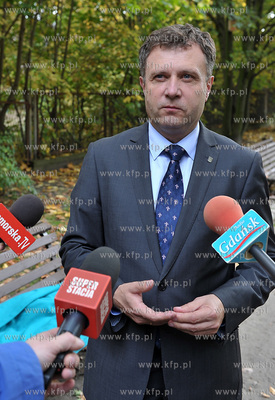 Sopot. Park im Arama Rybickiego k. Urzedu Miasta Sopotu....