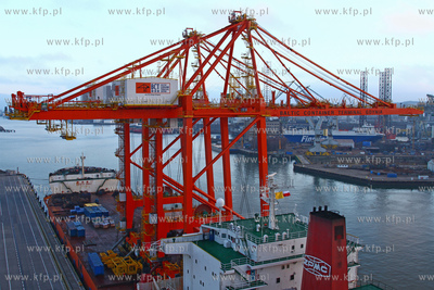 Nowe suwnice dla Baltyckiego Terminalu Kontenerowego...