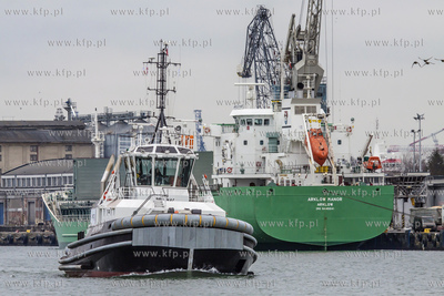 SD Tempest, holownik typu RotorTug z trzema pędnikami...