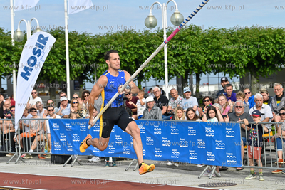 36. Tyczka na molo. Nz. Renaud Lavillenie 23.06.2023...